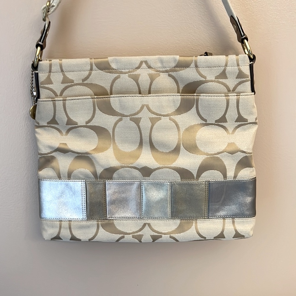Coach Signature Canvas Crossbody Purse in New Condition - Picture 5 of 8